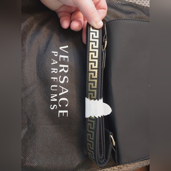 Veraace Parfum Medusa Head Cross Body Bag with Dust Bag - Picture 7 of 8